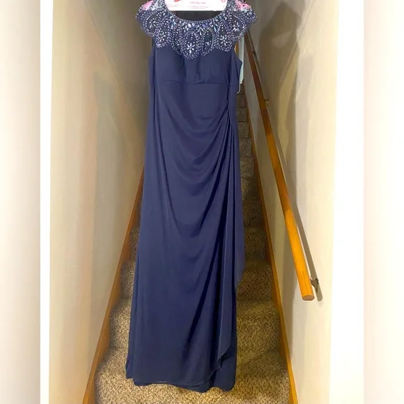 green emerald velvet dress Amazon.com: Xscape Off-The-Shoulder Long Glitter Dress Sand 4 : Clothing,  Shoes & Jewelry